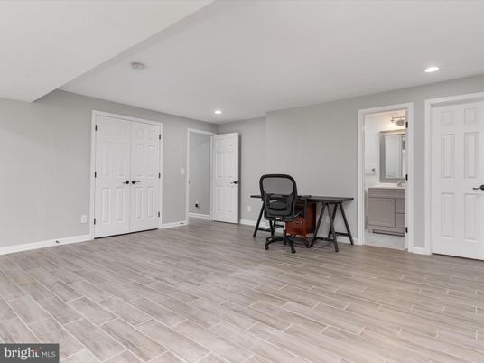 Home Office, Interior, Recessed Lighting, Wood Texture Flooring