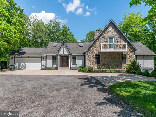 Attached, Exterior, Facade, Tudor Revival