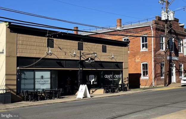 Exterior, Facade, Brick Facade, Rowhouse