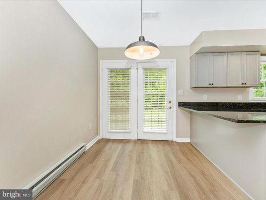 Interior, Pendant Lights, Wood Texture Flooring