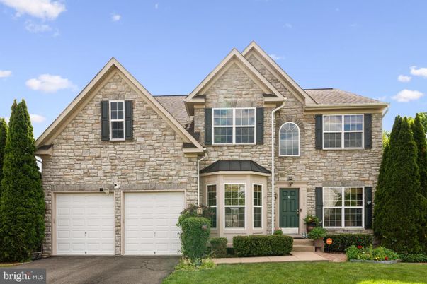 Attached, Exterior, Facade, Brick Traditional