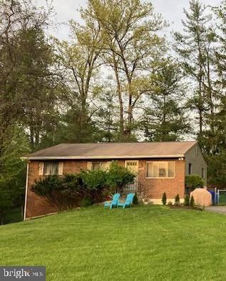 Backyard, Exterior, Facade, Brick Facade, Ranch