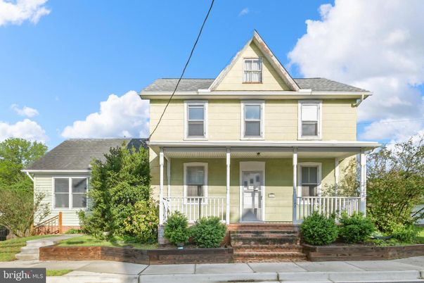 Exterior, Facade, Queen Anne Victorian
