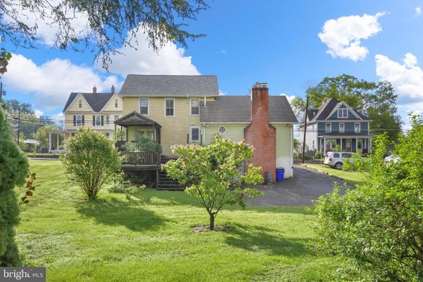 Backyard, Exterior, Facade, Queen Anne Victorian