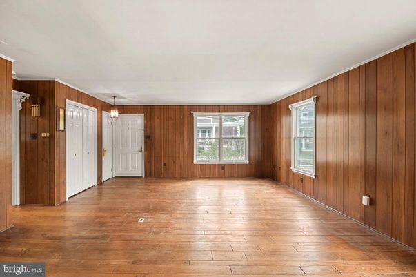 Empty room, Interior, Pendant Lights, Wood Texture Flooring, Wooden Walls