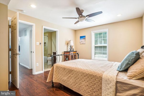 Bathroom, Bedroom, Interior, Recessed Lighting, Wood Texture Flooring