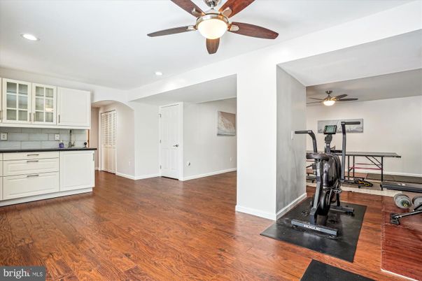 Fitness Equipment, Interior, Recessed Lighting, Wood Texture Flooring