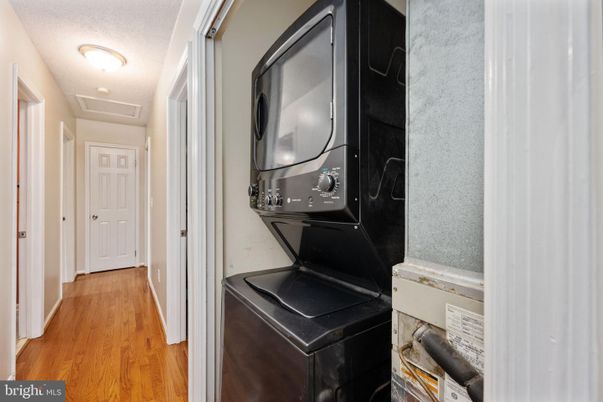 Interior, Utility Closets, Washer, Wood Texture Flooring