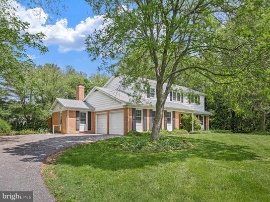 Attached, Backyard, Exterior, Facade, Brick Facade, Georgian