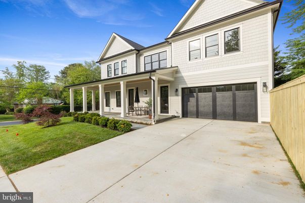 Attached, Exterior, Facade, Farmhouse