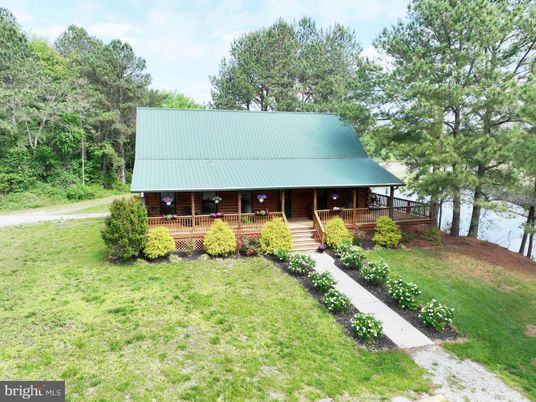 Backyard, Exterior, Facade, Log Home