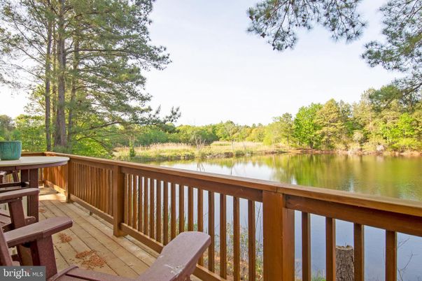 Exterior, Lake