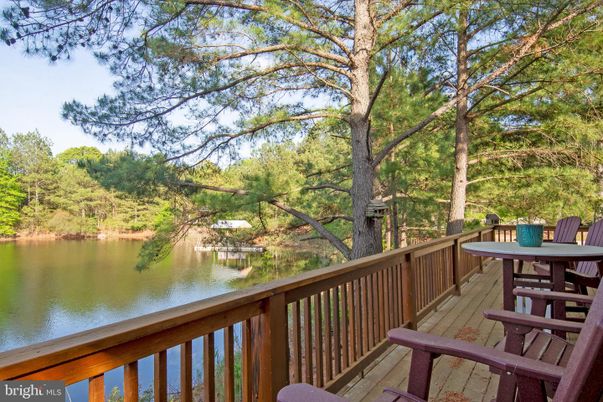Exterior, Lake