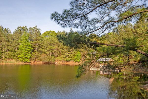 Exterior, Lake