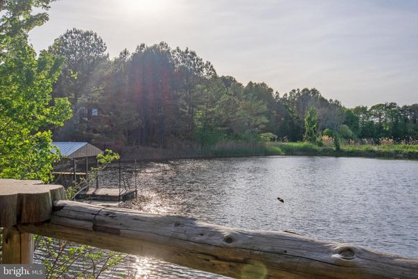 Exterior, Lake