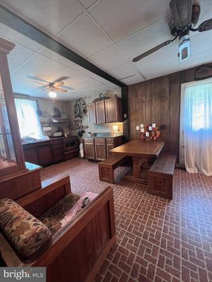 Game Room, Interior