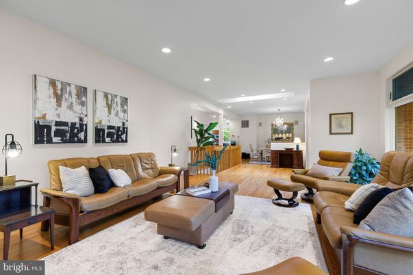 Chandelier, Dining room, Interior, Living room, Recessed Lighting, Wood Texture Flooring