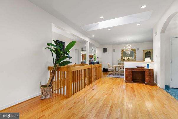 Chandelier, Dining room, Interior, Recessed Lighting, Wood Texture Flooring