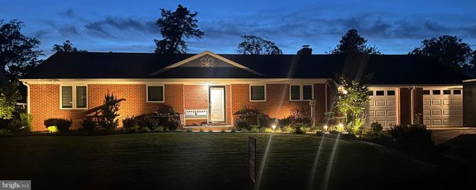Exterior, Facade, Brick Facade, Cape Cod