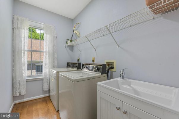 Interior, Washer, Wood Texture Flooring