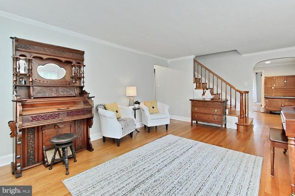 Interior, Piano, Recessed Lighting, Wood Texture Flooring