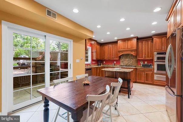 Dining room, Interior, Kitchen, Recessed Lighting, Stainless Steel Appliances