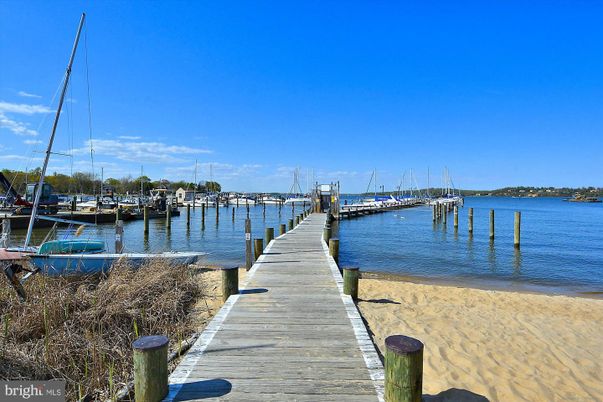 Exterior, Lake