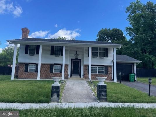 Attached, Exterior, Facade, Brick Facade, Raised Ranch