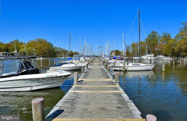 Exterior, Lake