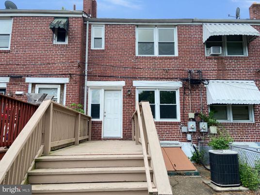 Exterior, Facade, Brick Facade, Rowhouse