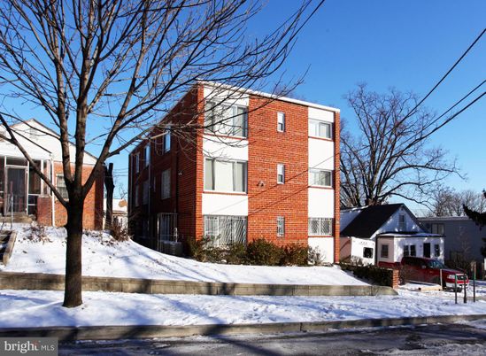 Exterior, Facade, Brick Facade, Rowhouse