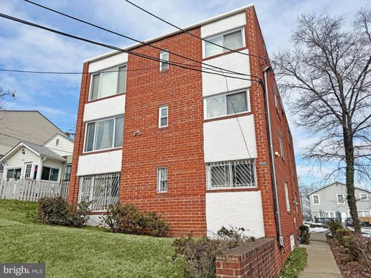 Exterior, Facade, Brick Facade, Rowhouse