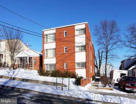 Exterior, Facade, Brick Facade, Rowhouse