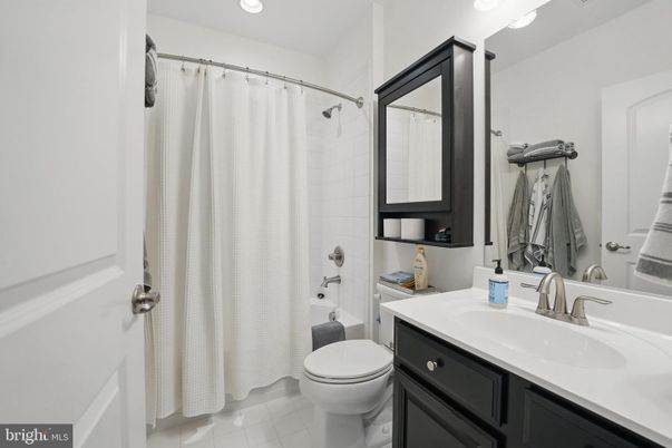 Bathroom, Interior, Recessed Lighting