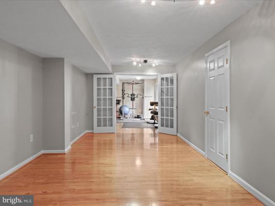 Fitness Equipment, Interior, Recessed Lighting, Wood Texture Flooring