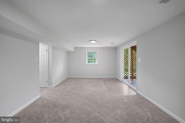Empty room, Interior
