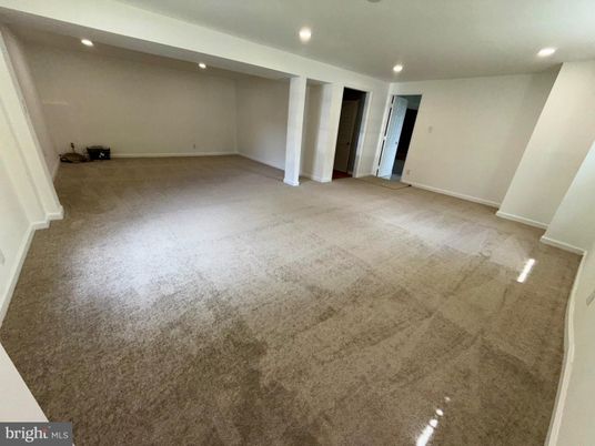 Empty room, Interior, Recessed Lighting