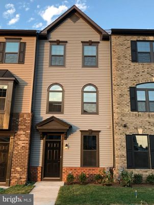 Exterior, Facade, Brick Facade, Rowhouse