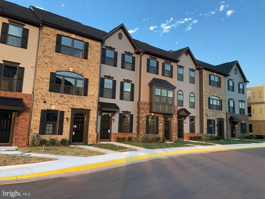 Exterior, Facade, Brick Facade, Rowhouse