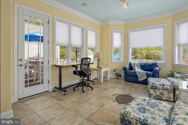 Home Office, Interior