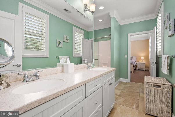 Bathroom, Dual Sink Vanities, Interior, Recessed Lighting