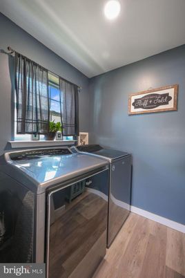 Interior, Recessed Lighting, Washer, Wood Texture Flooring