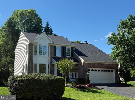 Attached, Exterior, Facade, Brick Facade, Georgian