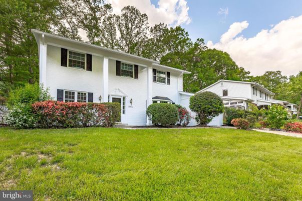 Backyard, Exterior, Facade, Raised Ranch