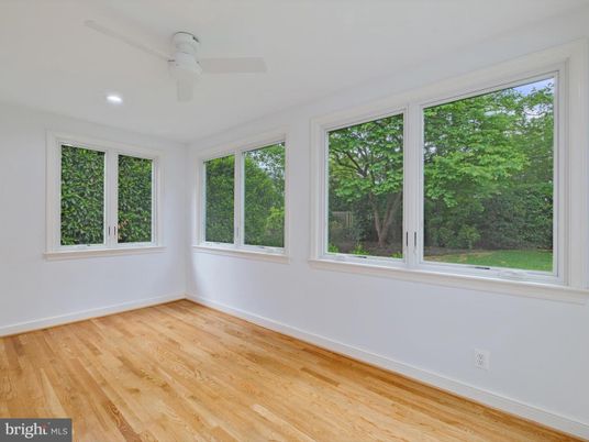 Empty room, Interior, Recessed Lighting, Sun Room, Wood Texture Flooring