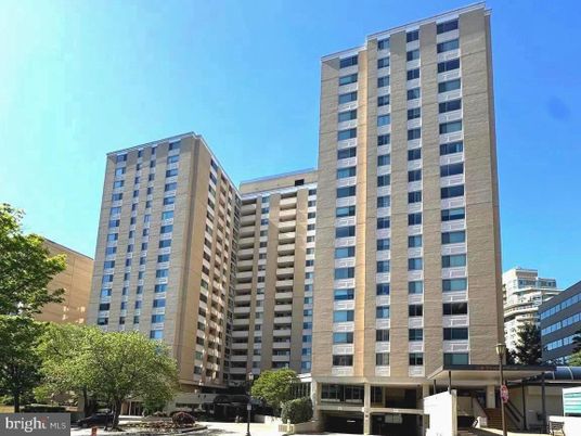 Exterior, Facade, Highrise