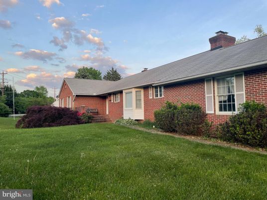 Exterior, Facade, Brick Facade, Cape Cod
