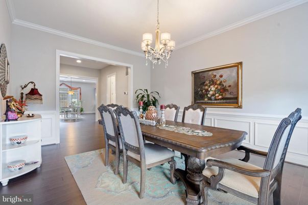 Chandelier, Dining room, Interior, Recessed Lighting, Wood Texture Flooring