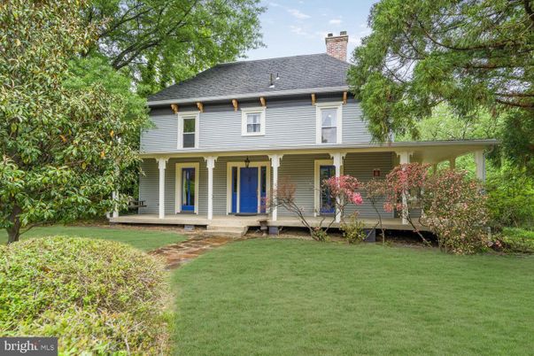 Exterior, Facade, American Foursquare