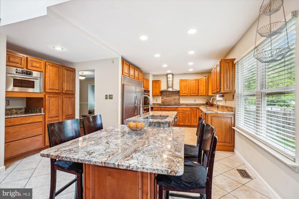 Dining room, Interior, Kitchen, Recessed Lighting, Stainless Steel Appliances